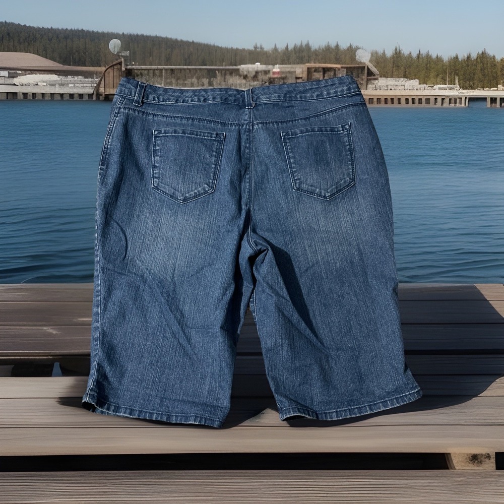 Gloria Vanderbilt Bermuda Shorts Women's 16 Blue  Medium Wash Mid Rise‎